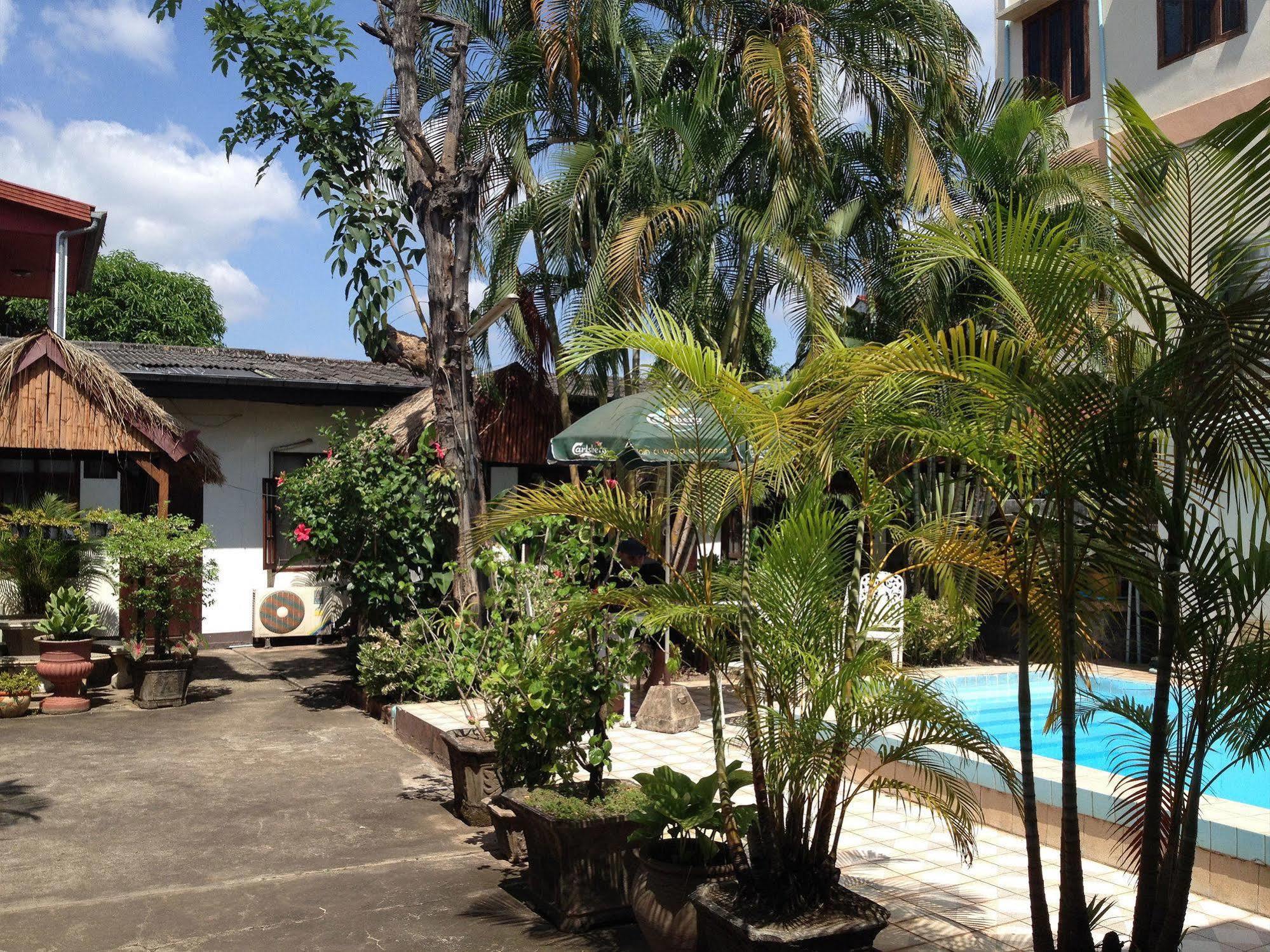 Villa Sisavad Guesthouse Vientiane Exterior photo